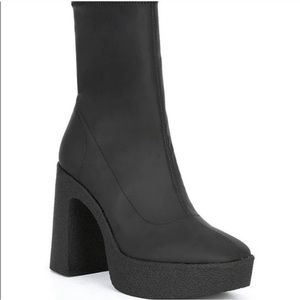 Gianni Bini Dayore Stretch Platform Booties